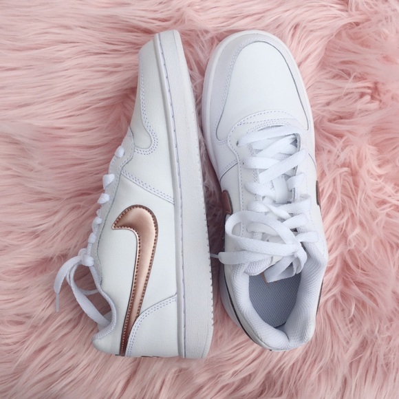 New Nike Women’s Sneakers White/Rose Gold - Picture 2 of 5